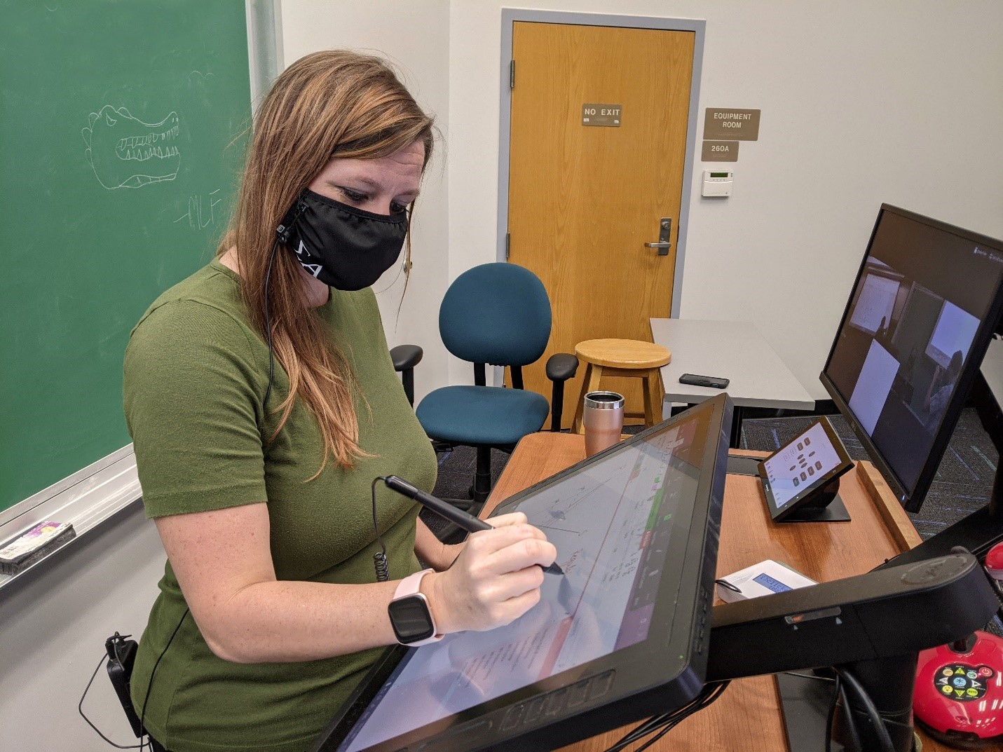 Professor at the University of Florida using an annotation monitor in a classroom with HyFlex Technology.